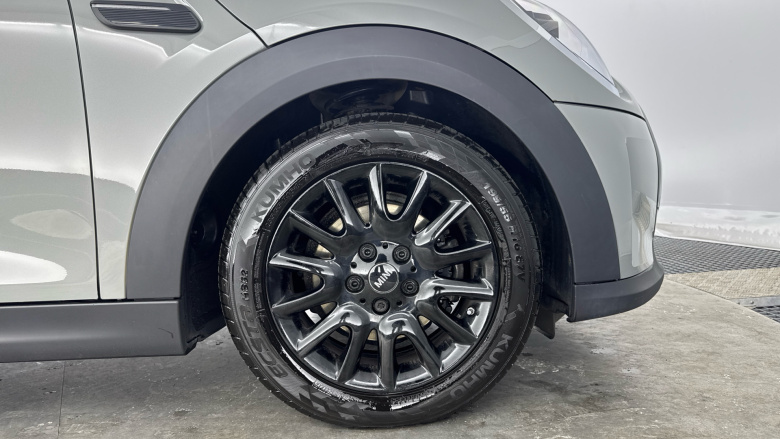 MINI Hatchback 1.5 Cooper Classic 5dr Petrol Hatchback